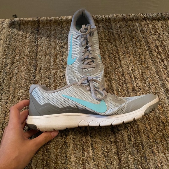 Nike Tennis Shoes - Picture 3 of 3